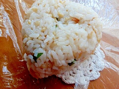 5分!梅干しの種が楽に取れる❤削り節エコお握り♪